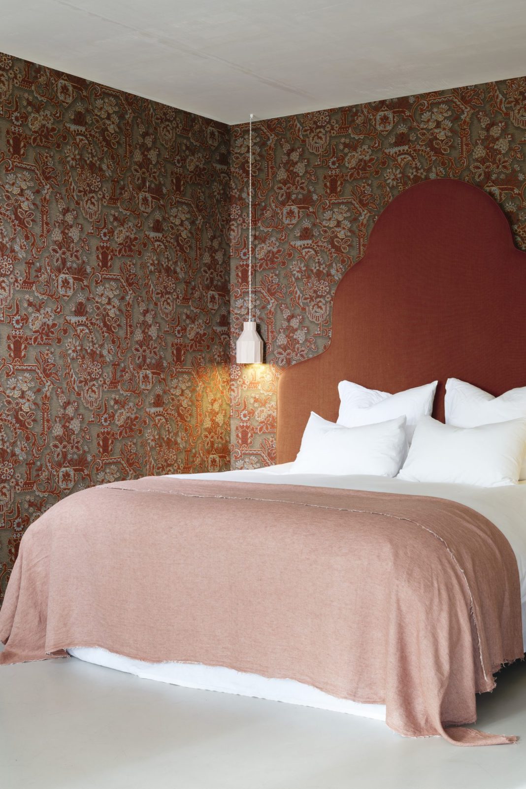 LesTapisseries_Brocade_97840_Roomshot_Print_HR